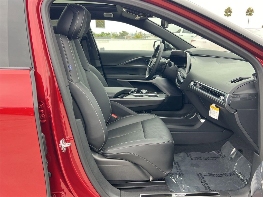 New 2026 Cadillac Lyriq V image 33