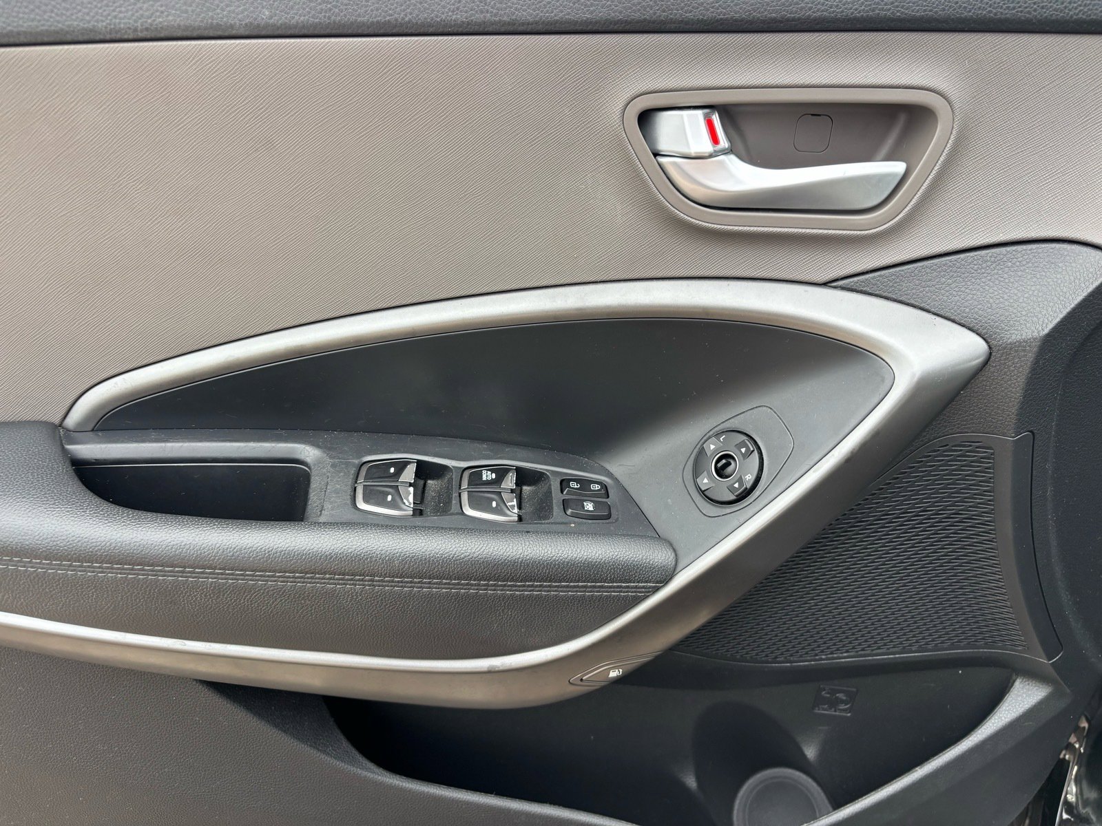 Used 2018 Hyundai Santa Fe Sport image 24