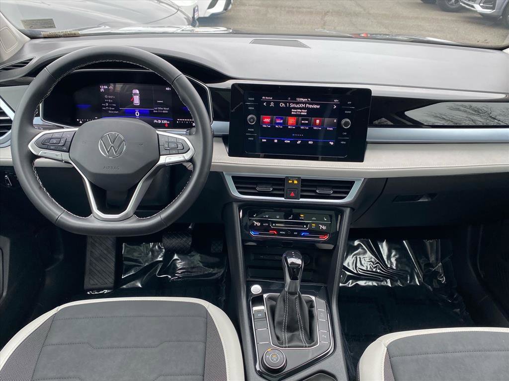 Used 2025 Volkswagen Taos SE image 11