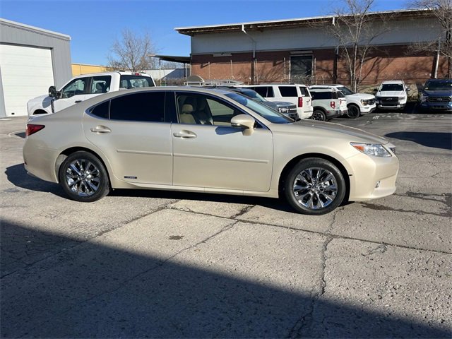 Used 2015 Lexus ES 300h image 2