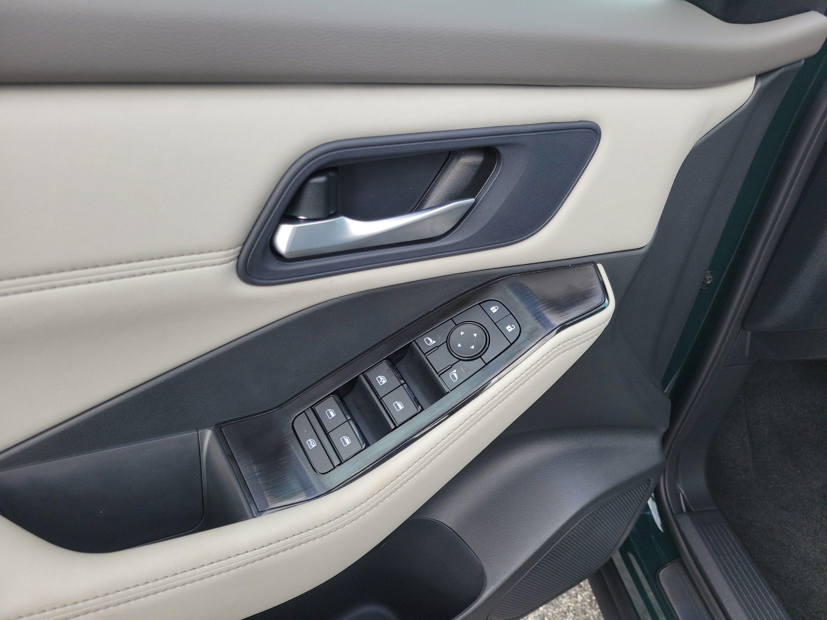 New 2026 Nissan Rogue Dark Armor FWD image 15