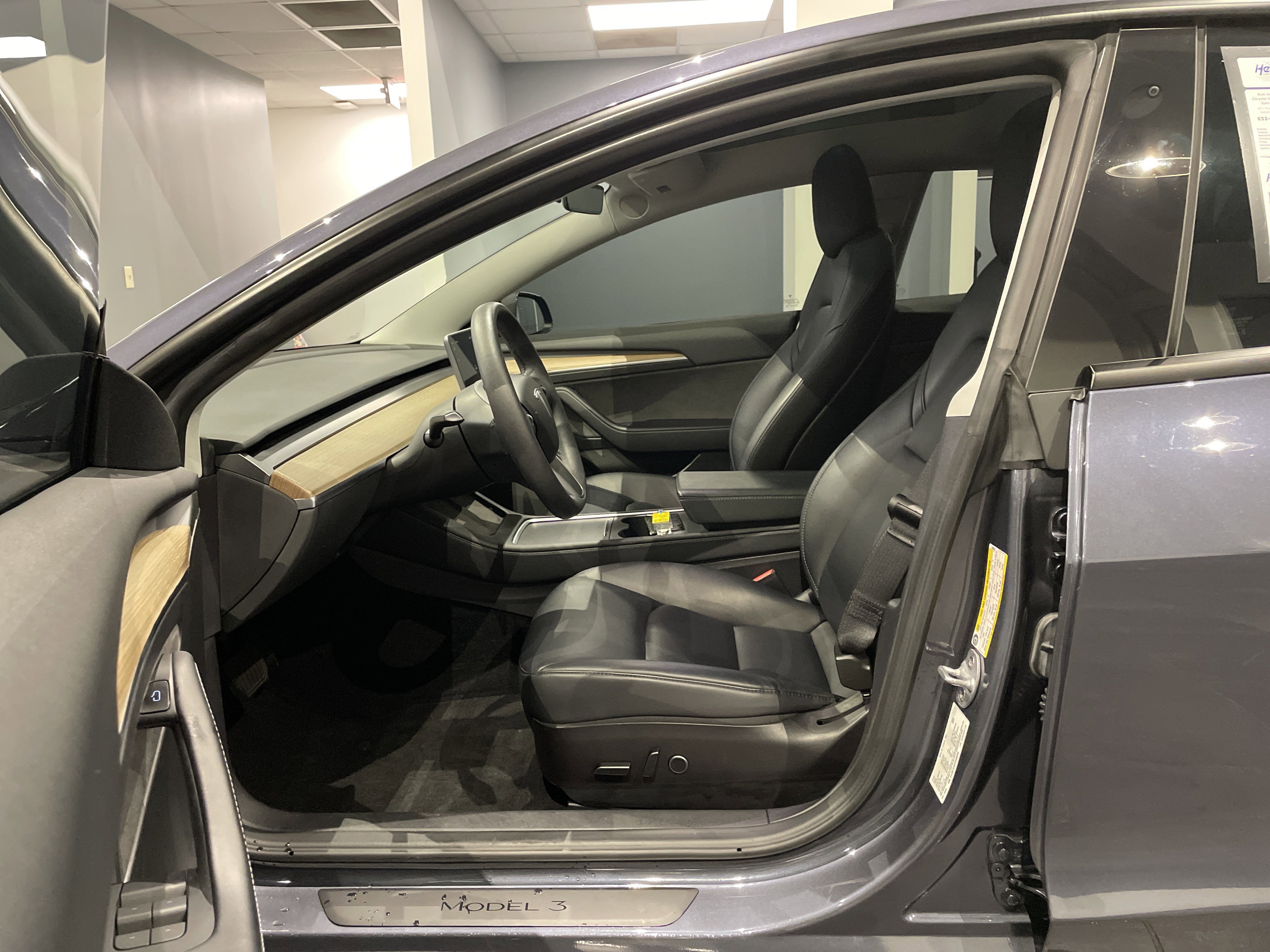 Used 2023 Tesla Model 3 Standard Range image 16