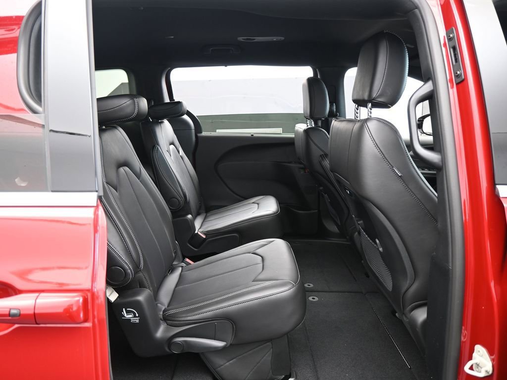 New 2026 Chrysler Pacifica Select image 32