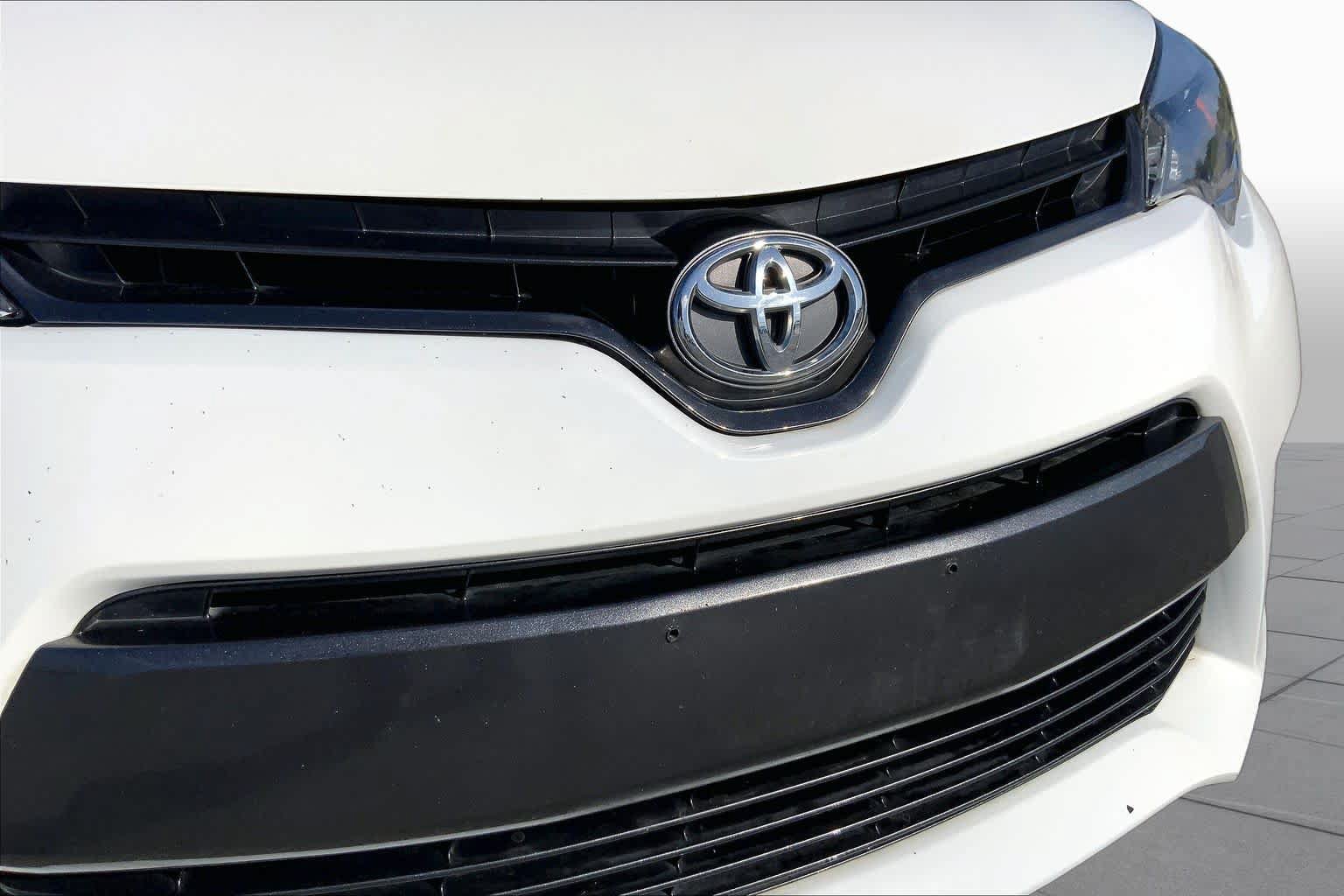 Used 2015 Toyota Corolla LE FWD image 29