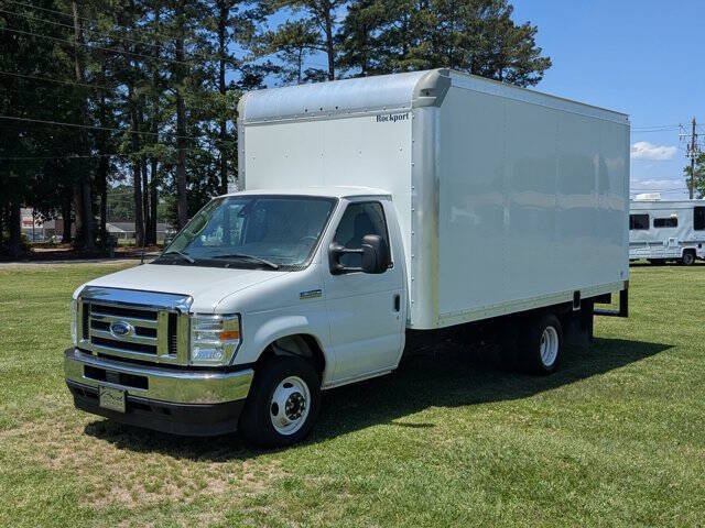 Used 2023 Ford E-350 and Econoline 350 Super Duty w/ Driver's Safety Package RWD image 7