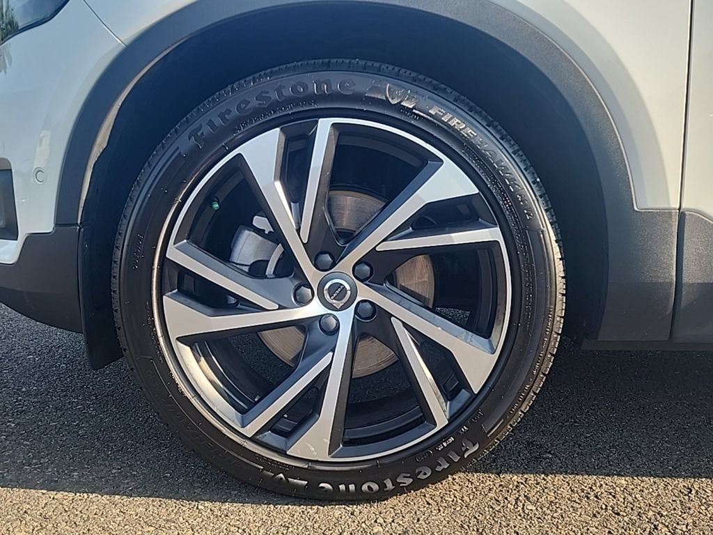 Used 2022 Volvo XC40 T5 R-Design w/ Advanced Package AWD/4WD image 28