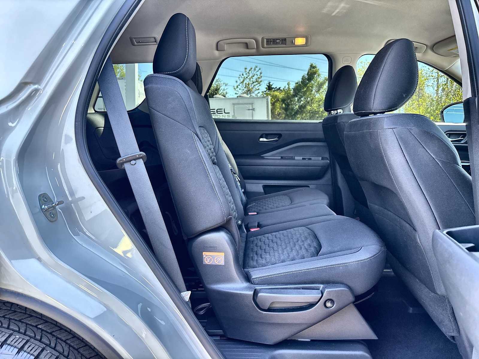 Used 2022 Nissan Pathfinder SV image 19