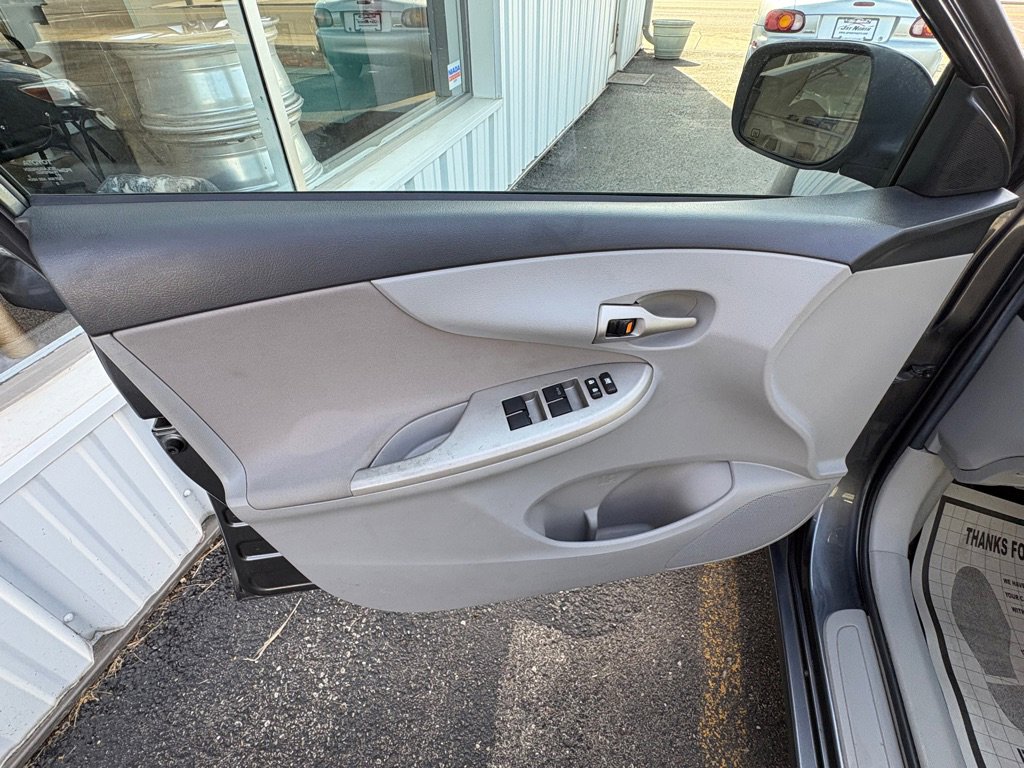 Used 2013 Toyota Corolla LE FWD image 8