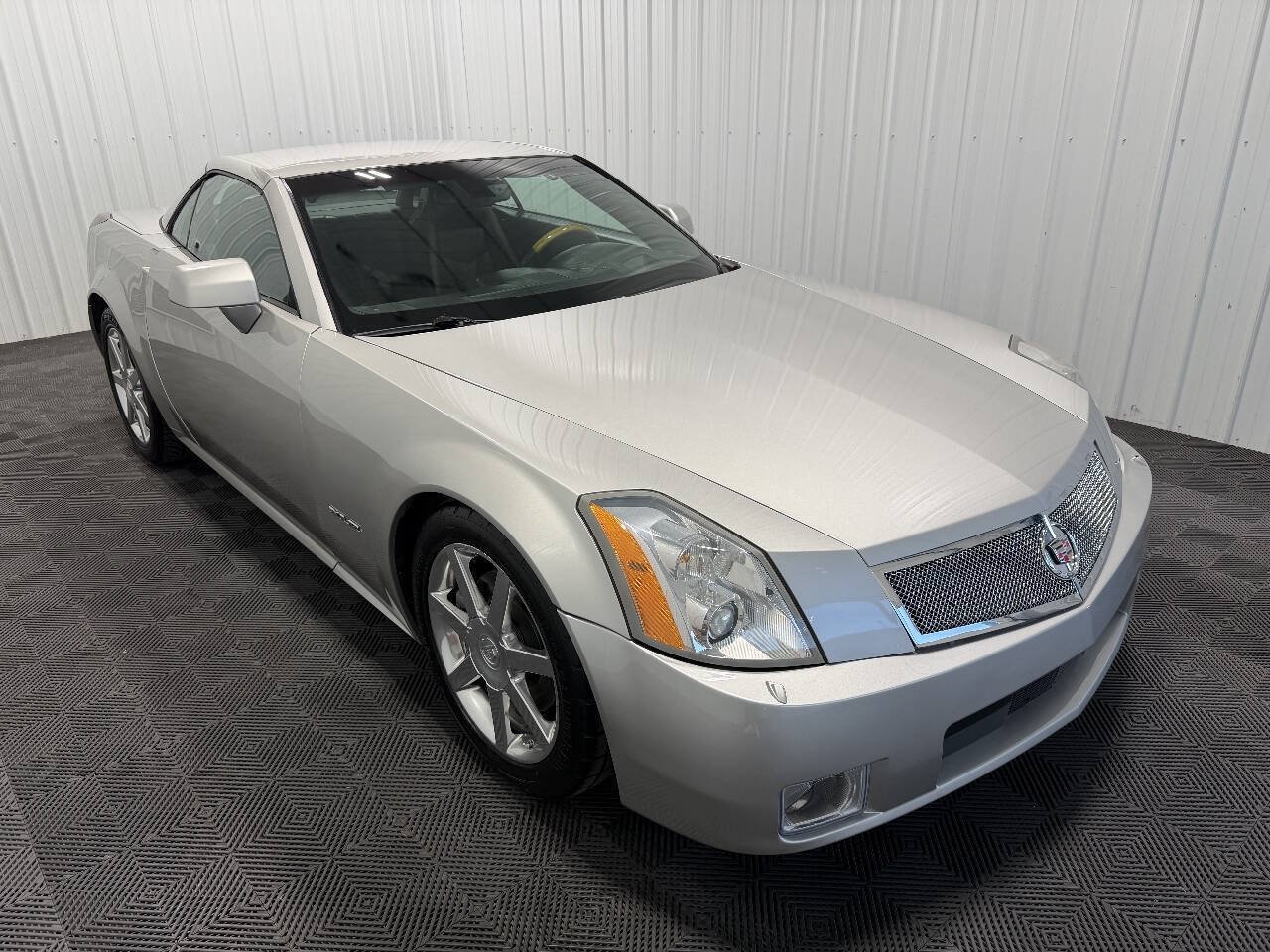 Used 2004 Cadillac XLR RWD image 3