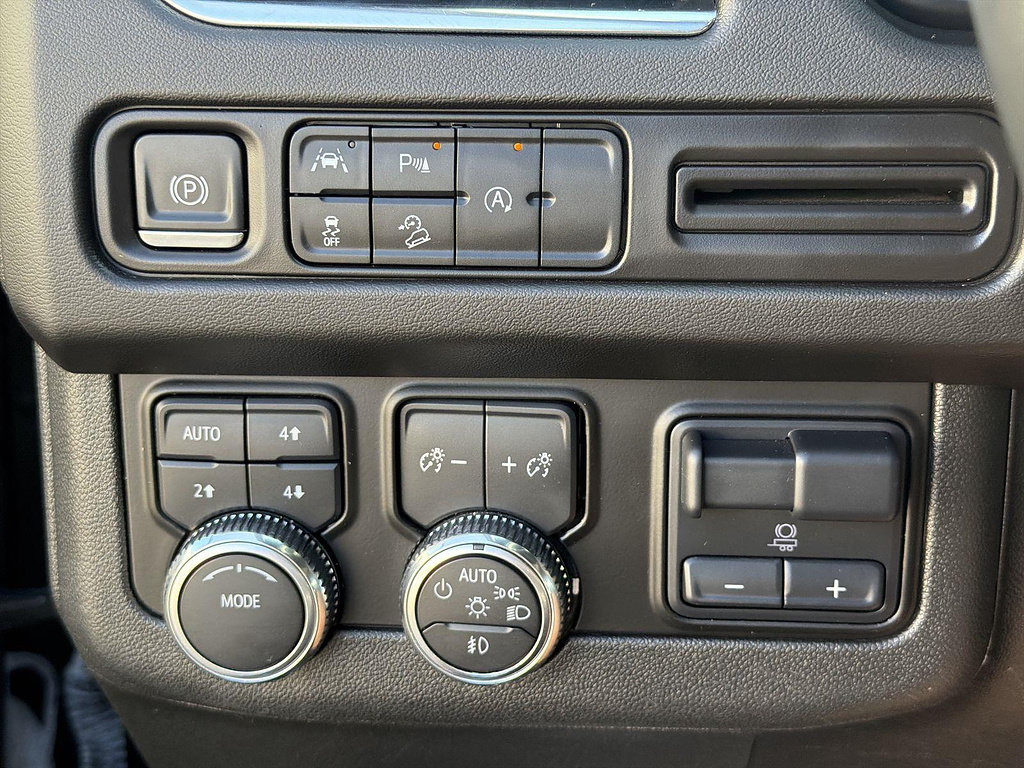 Used 2023 GMC Yukon AT4 w/ Max Trailering Package AWD/4WD image 17