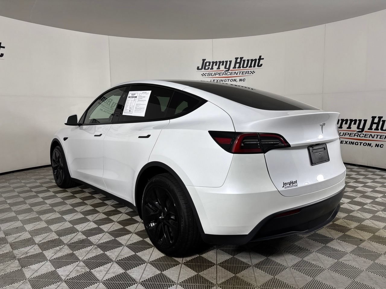 Used 2024 Tesla Model Y 2WD image 6