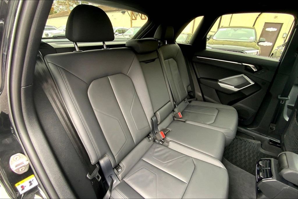 Certified 2024 Audi Q3 2.0T Premium Plus image 20