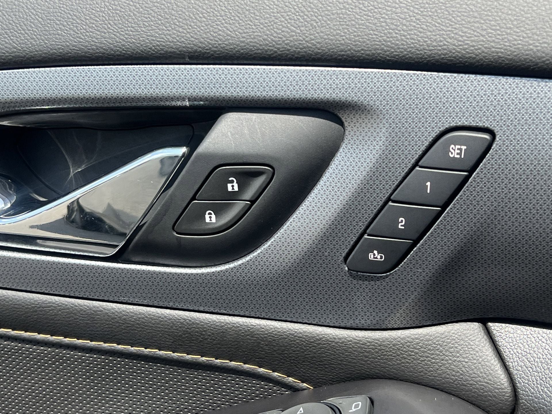 Used 2020 Chevrolet Traverse Premier w/ Redline Edition image 15