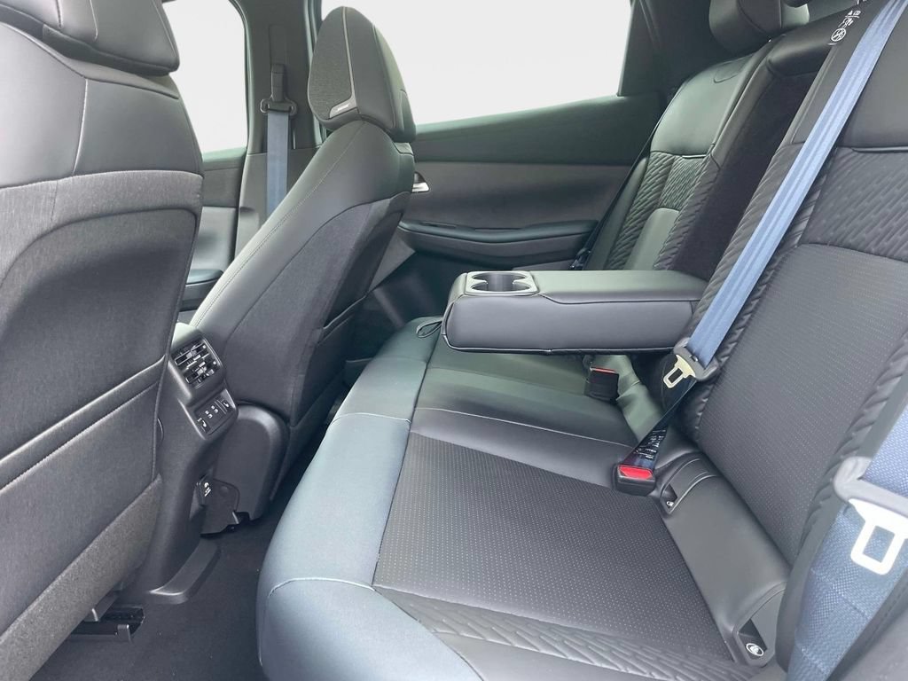 New 2026 Nissan Leaf Platinum+ w/ Cargo Package (Platinum+) FWD image 11