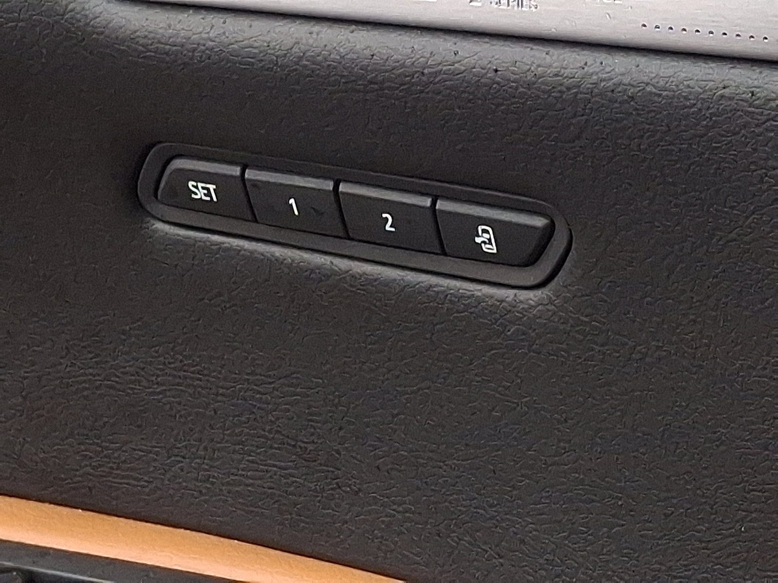 Certified 2025 Cadillac XT5 Premium Luxury w/ LPO, Floor Liner Package image 25