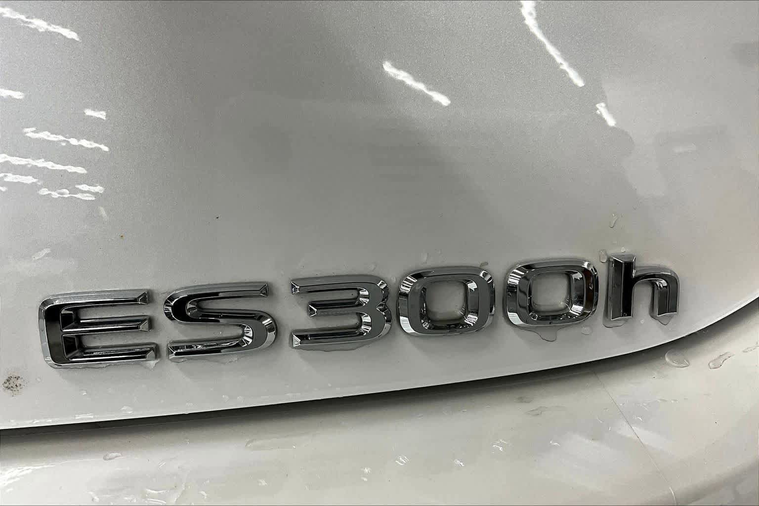 Used 2025 Lexus ES 300h w/ Premium Package image 9
