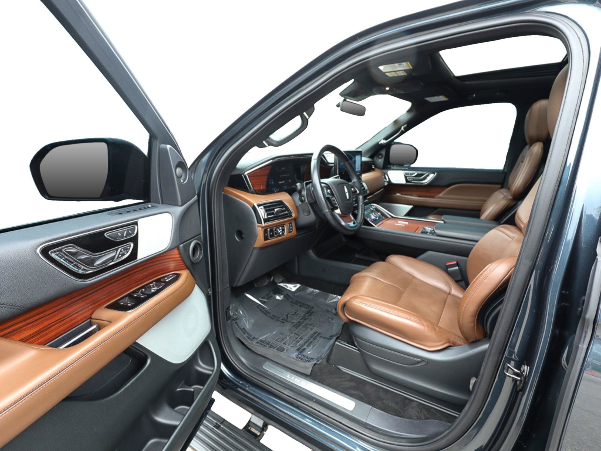 Certified 2024 Lincoln Navigator Reserve AWD/4WD image 11