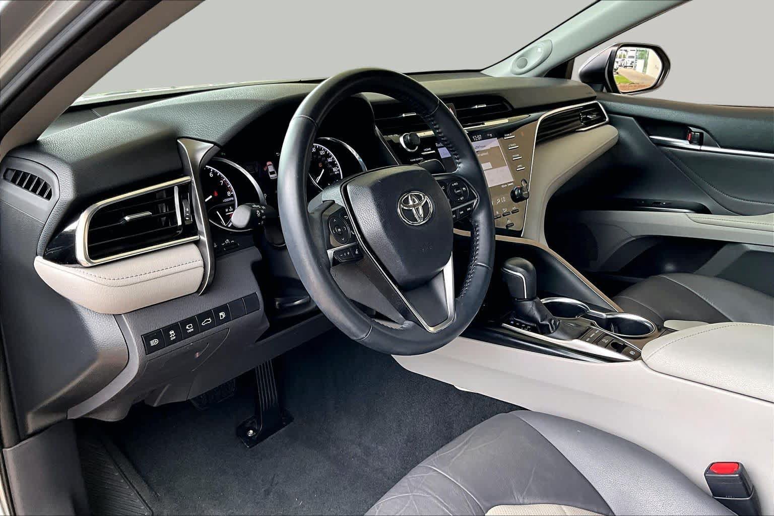 Used 2018 Toyota Camry XLE w/ Driver Assist Package FWD image 16