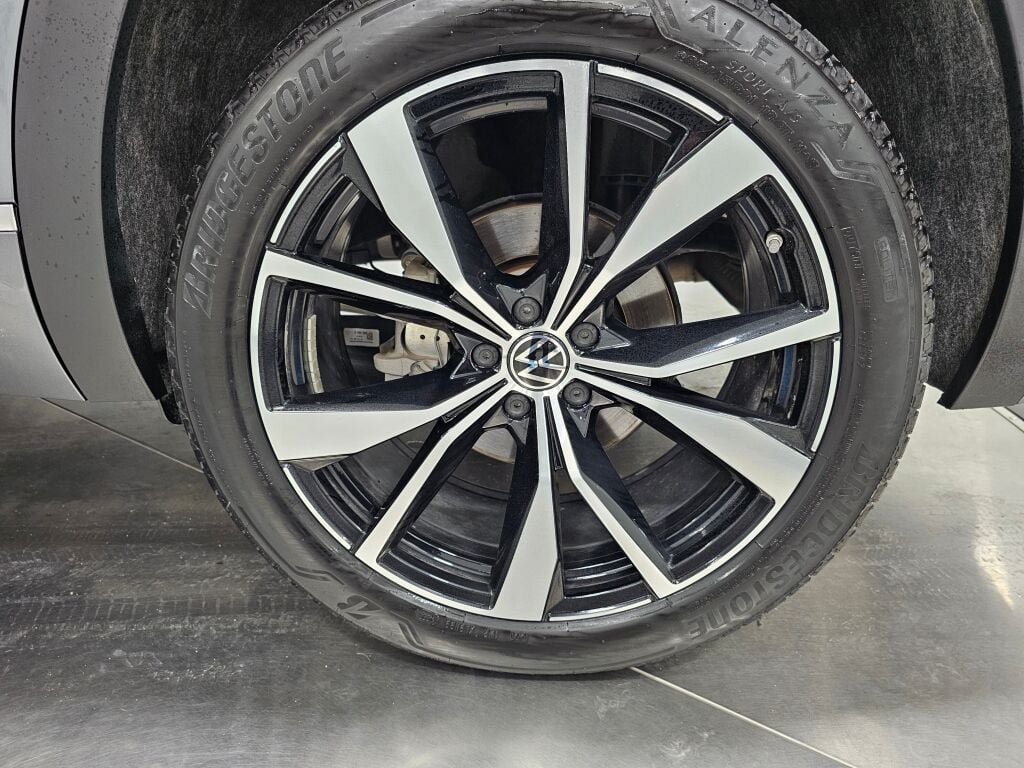Used 2024 Volkswagen Atlas SEL Premium R-Line AWD/4WD image 9