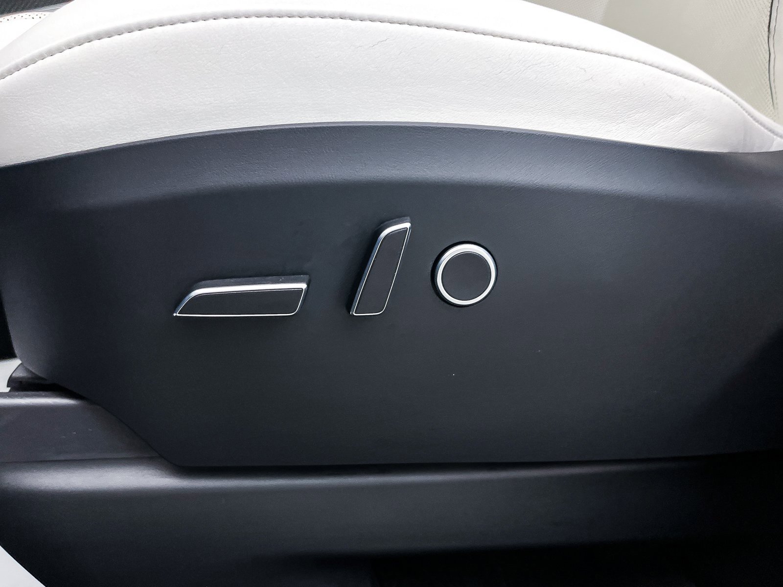 Used 2022 Tesla Model X Plaid image 20