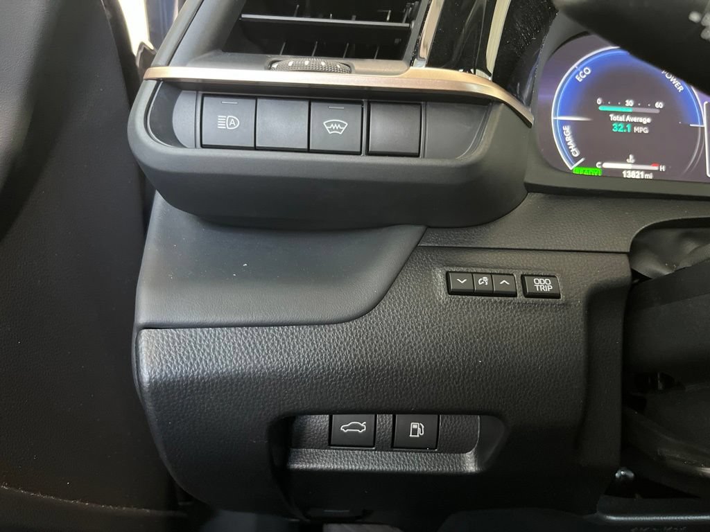 Used 2025 Toyota Crown AWD/4WD image 14