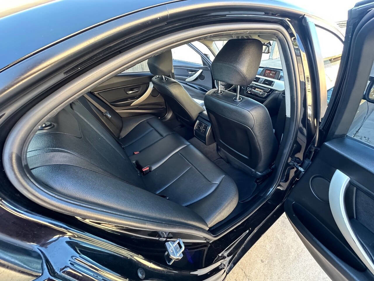 Used 2018 BMW 320i Sedan image 10