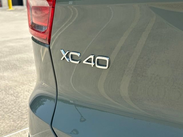 Certified 2025 Volvo XC40 B5 Plus AWD/4WD image 38