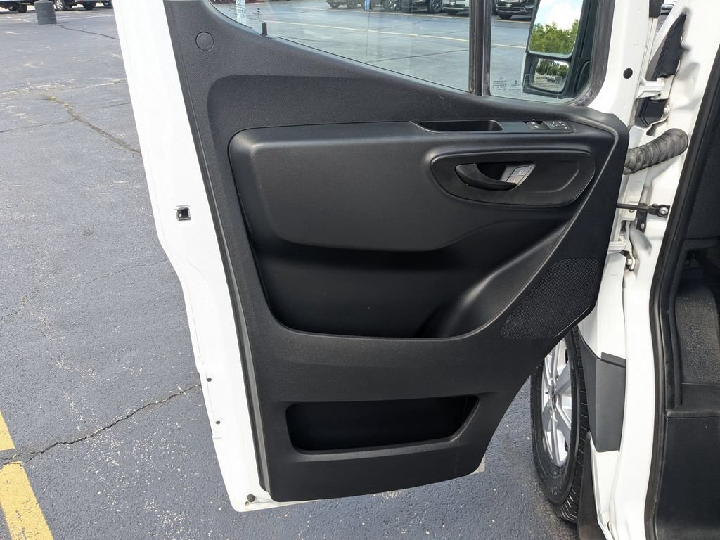 Used 2021 Mercedes-Benz Sprinter 2500 image 12