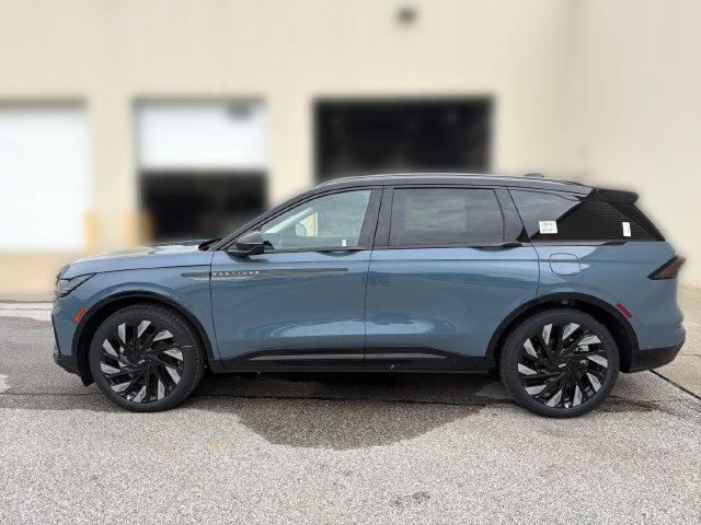 New 2026 Lincoln Nautilus Reserve w/ Jet Appearance Package AWD/4WD image 10