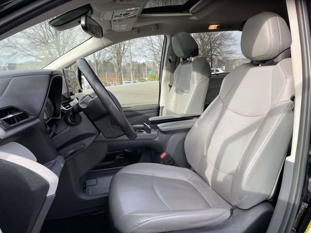 Used 2022 Toyota Sienna XLE image 21