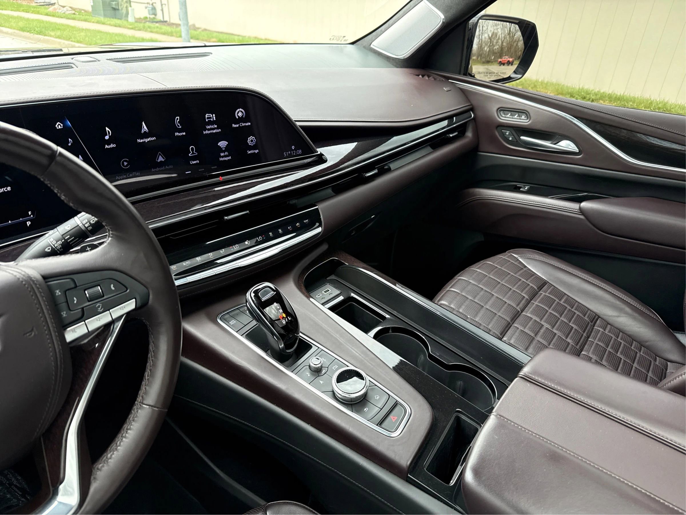 Used 2022 Cadillac Escalade Sport Platinum w/ LPO, ONYX Package image 16