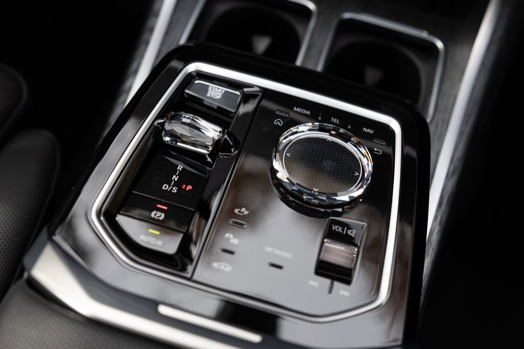 Used 2024 BMW 760i xDrive w/ Premium Package 2 image 37