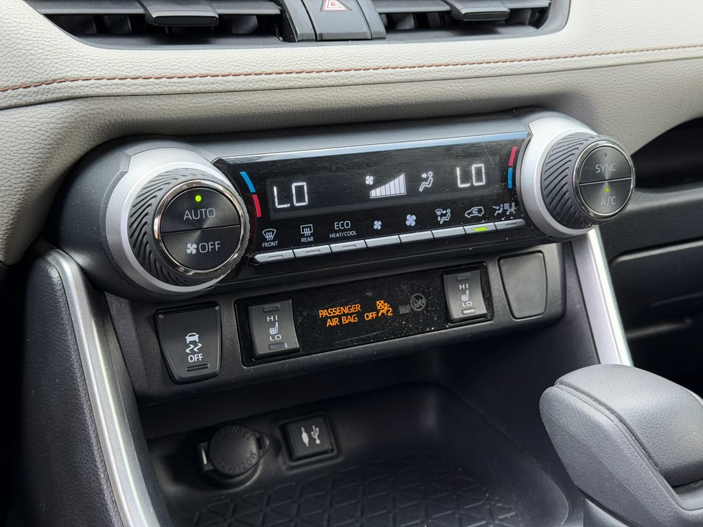 Used 2019 Toyota RAV4 XLE w/ Convenience Package AWD/4WD image 17