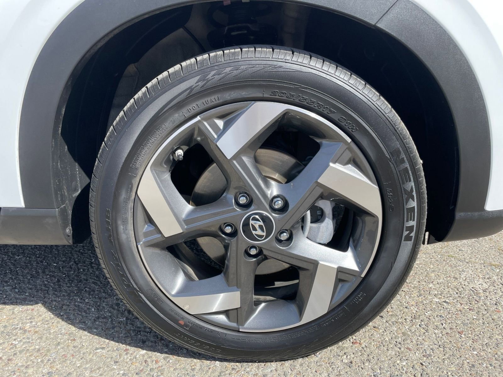 Used 2025 Hyundai Venue SEL image 31