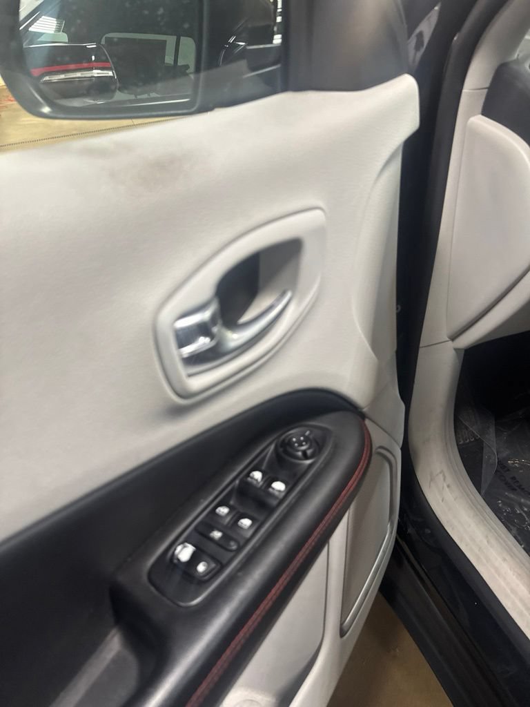 Used 2018 Jeep Compass Limited w/ Navigation Group AWD/4WD image 11