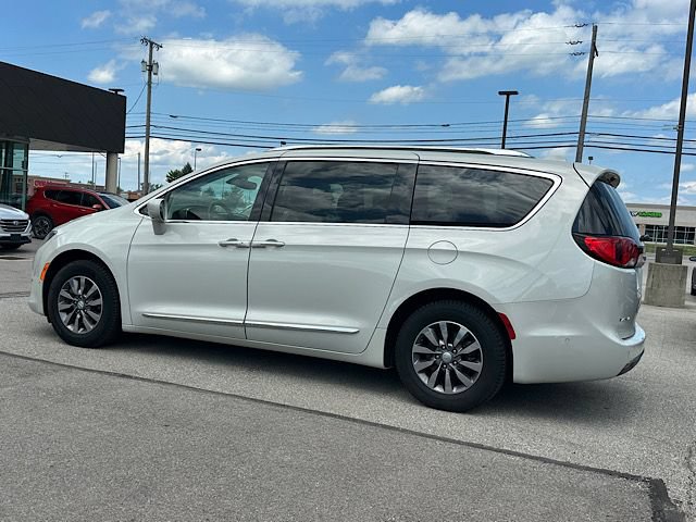 Used 2019 Chrysler Pacifica Touring-L Plus w/ Advanced Safetytec Group FWD image 5