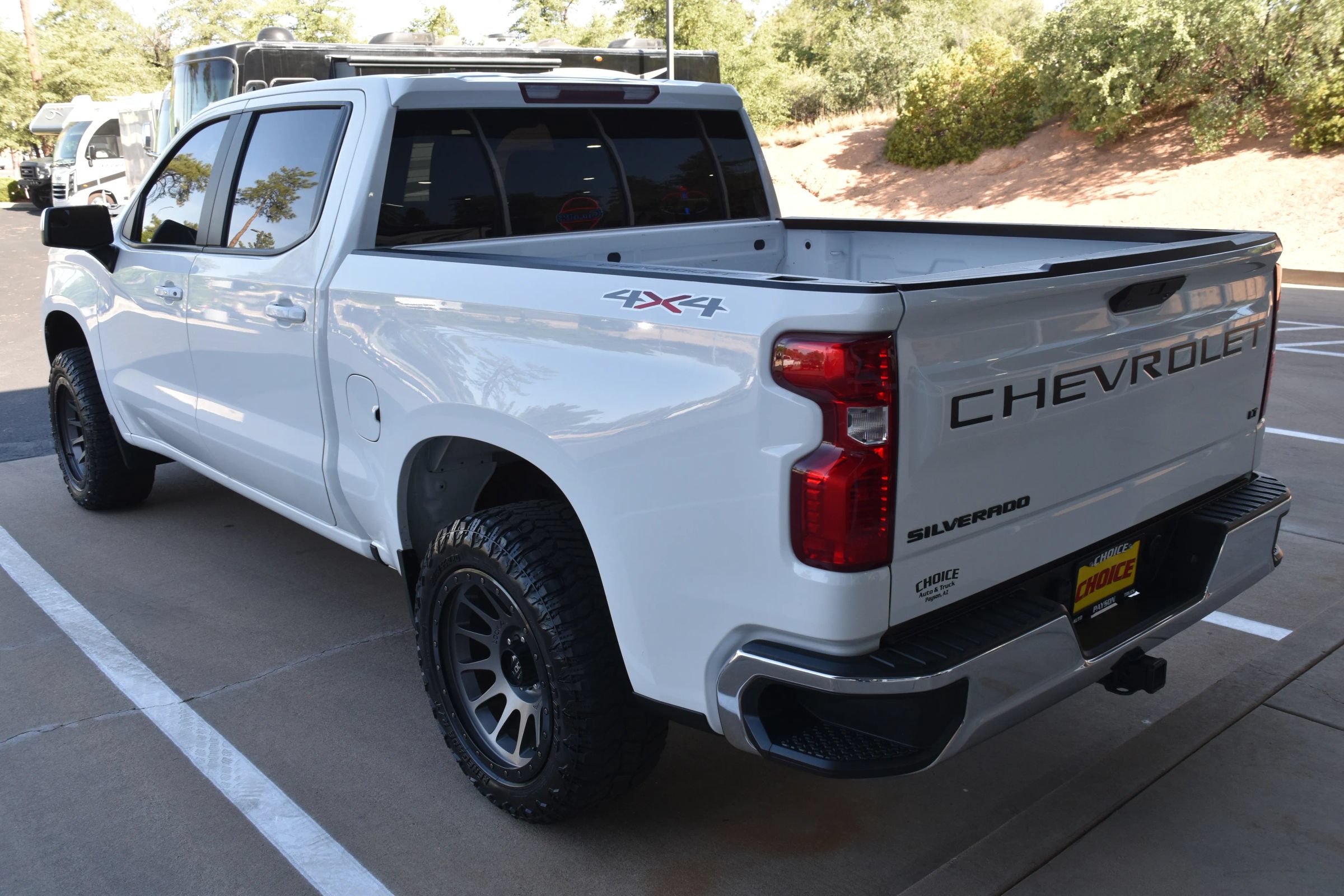 Used 2022 Chevrolet Silverado 1500 LT w/ LPO, Dark Essentials Package AWD/4WD image 6