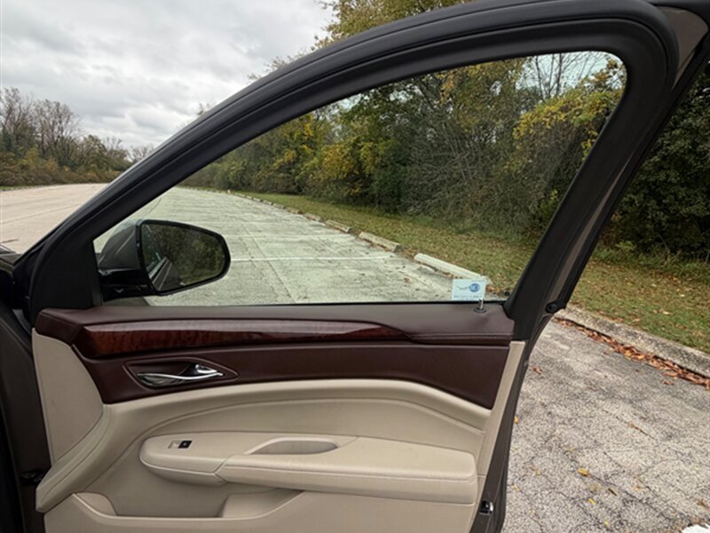 Used 2011 Cadillac SRX Luxury FWD image 22