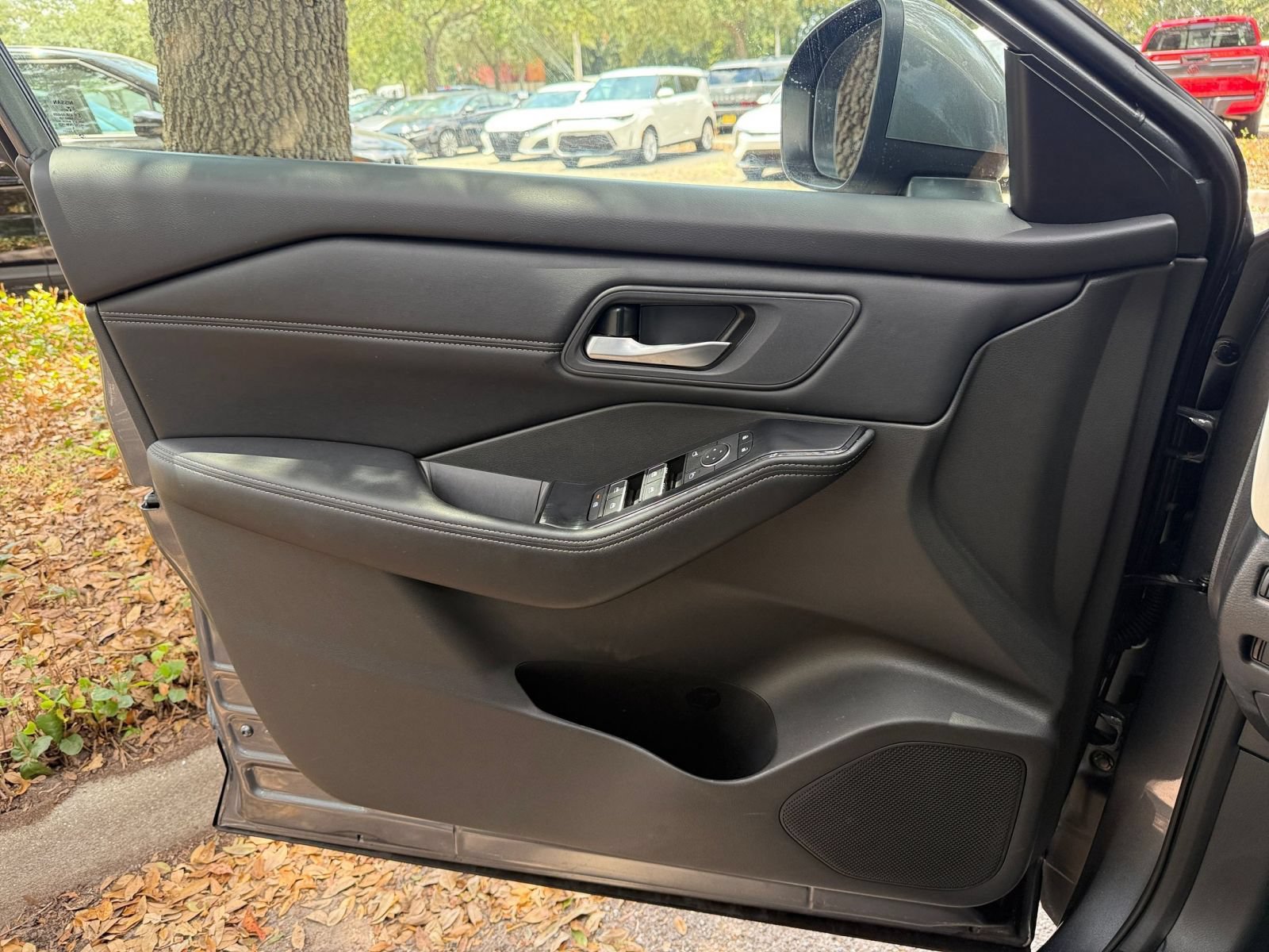 Used 2026 Nissan Rogue SL FWD image 16