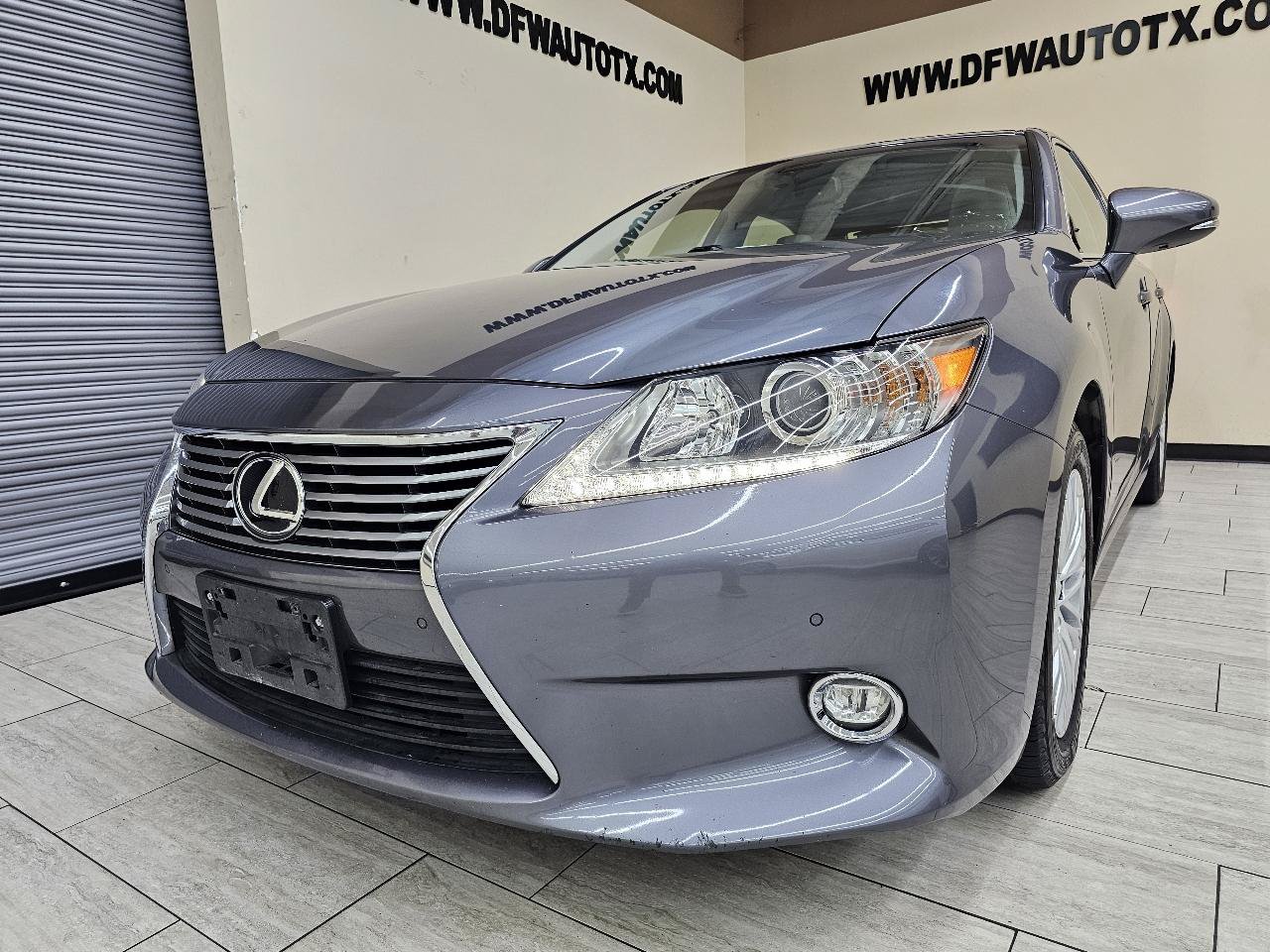 Used 2015 Lexus ES 350 w/ Luxury Package FWD image 2