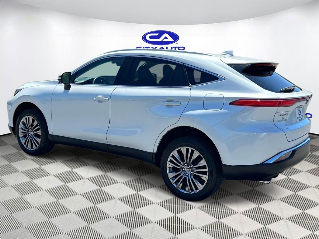 Used 2024 Toyota Venza XLE AWD/4WD image 6
