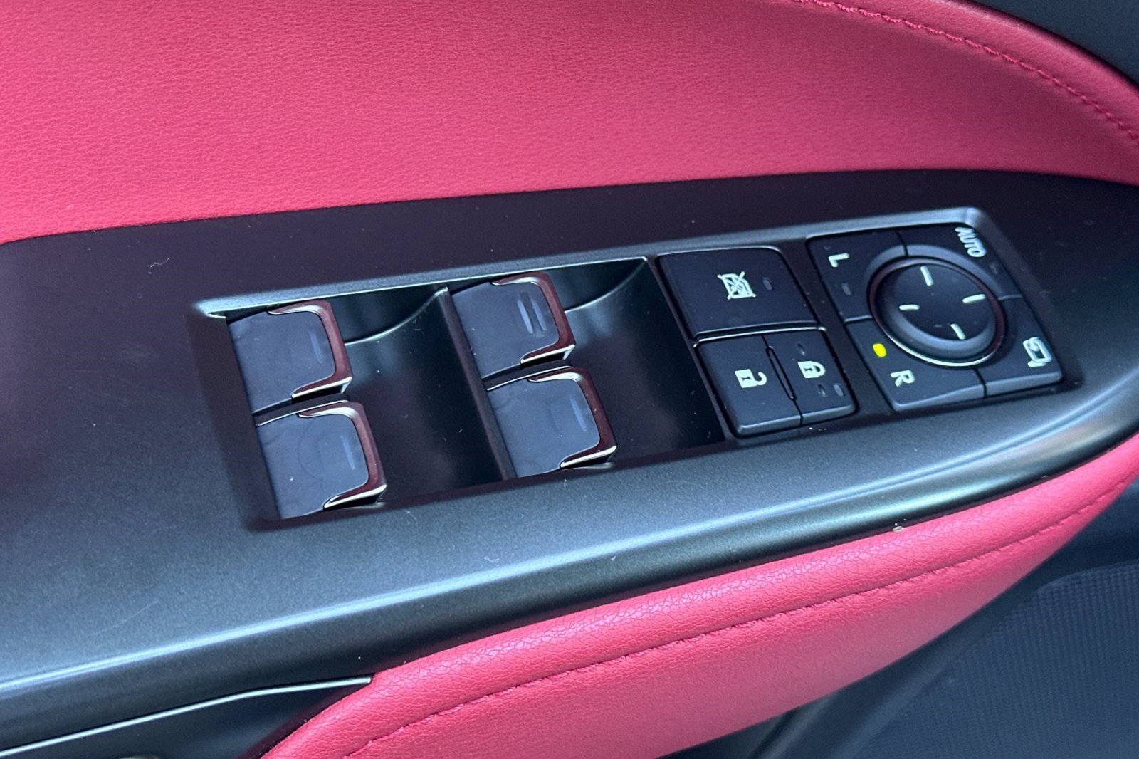 Used 2025 Lexus NX 450h+ F Sport image 13