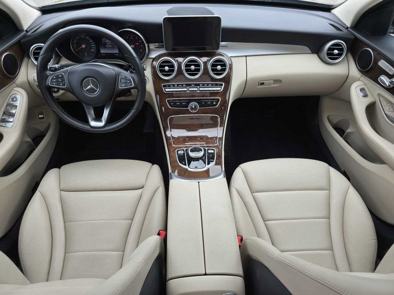 Used 2018 Mercedes-Benz C 300 4MATIC Sedan image 4