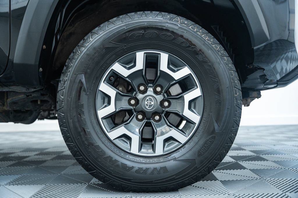 Used 2020 Toyota Tacoma TRD Off-Road w/ Technology Package AWD/4WD image 19
