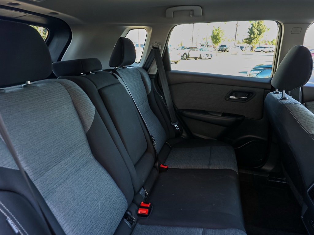 Used 2023 Nissan Rogue SV image 18