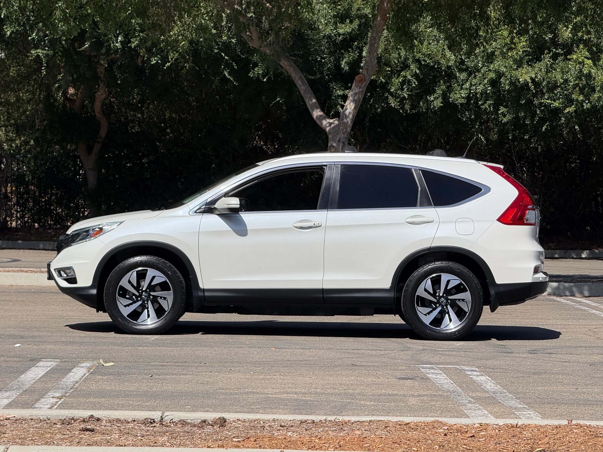 Used 2016 Honda CR-V Touring image 2