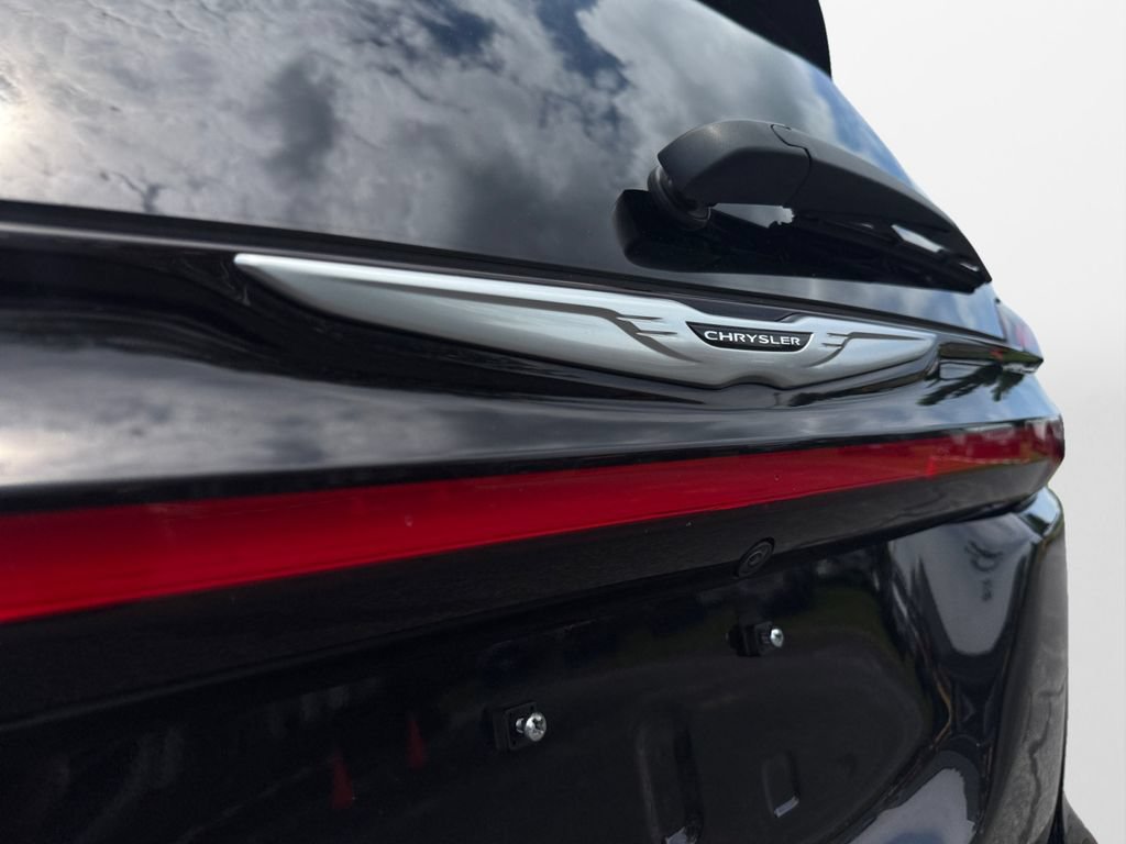 Certified 2023 Chrysler Pacifica Touring-L FWD image 16
