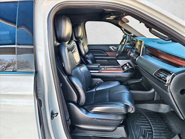 Used 2020 Lincoln Navigator L Reserve w/ Equipment Group 208A Reserve AWD/4WD image 24