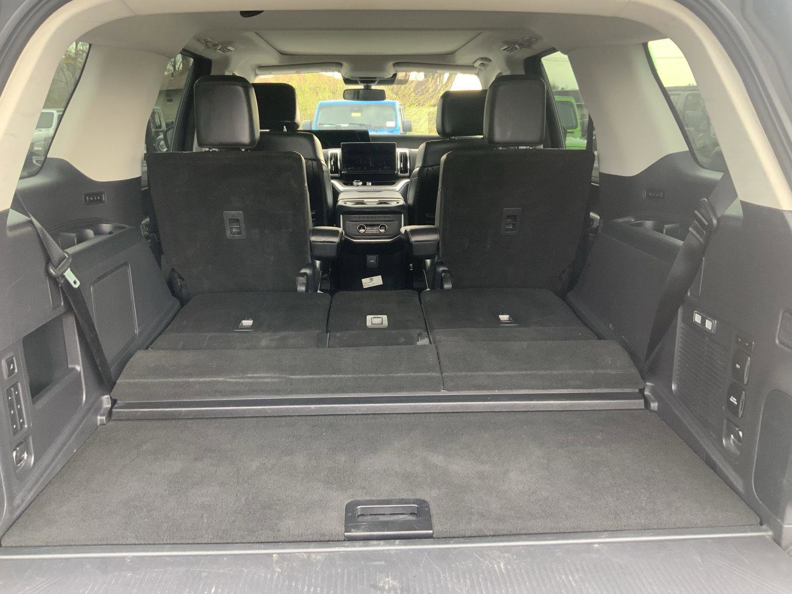 Used 2025 Ford Expedition Platinum image 14