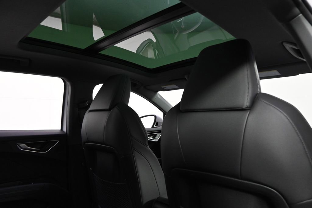 Used 2022 Audi Q4 e-tron Prestige image 17